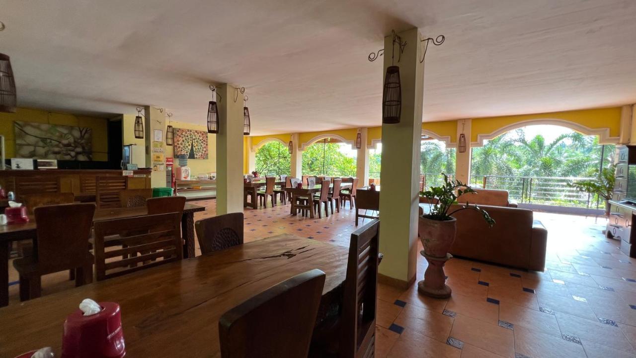 Centro Bajo Hotel & Resto Labuan Bajo Εξωτερικό φωτογραφία