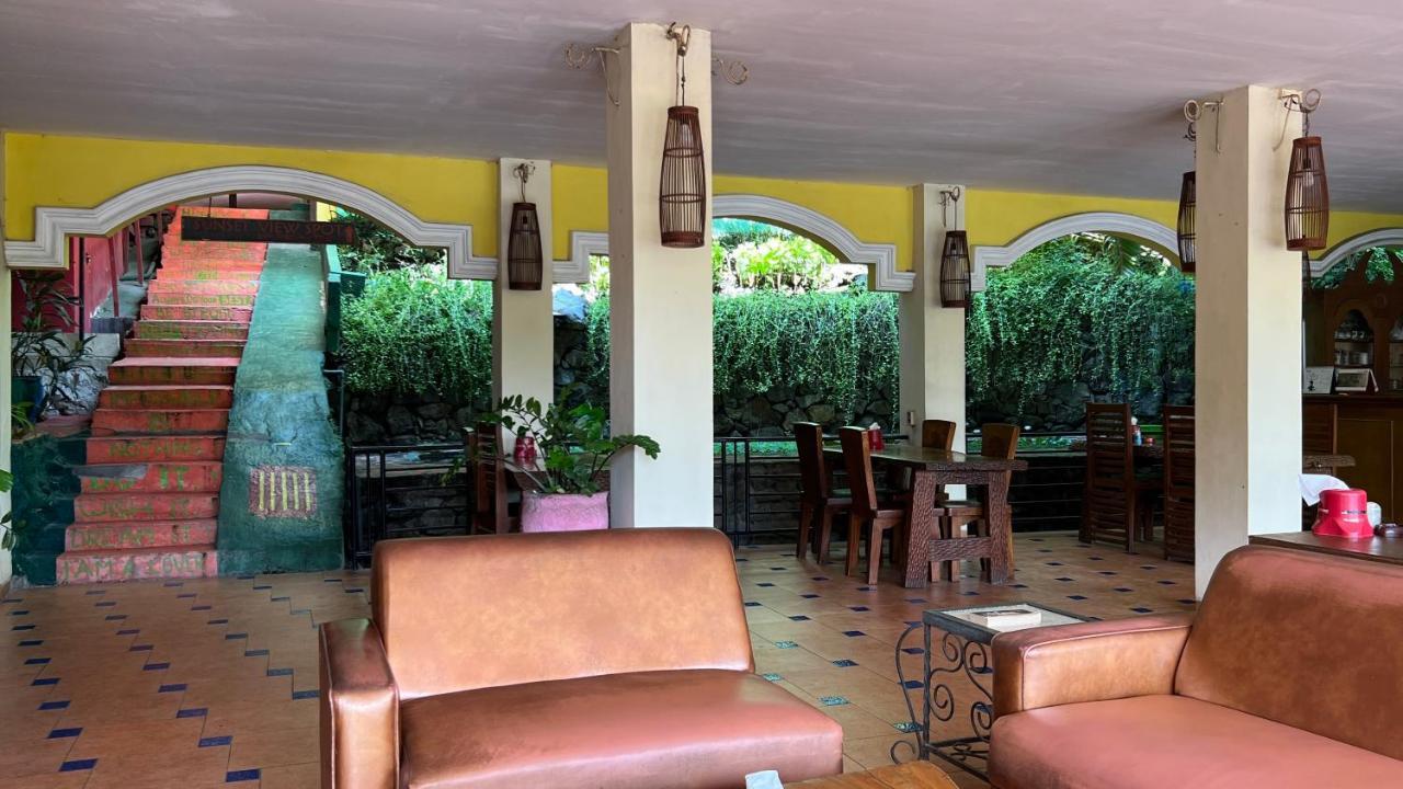Centro Bajo Hotel & Resto Labuan Bajo Εξωτερικό φωτογραφία